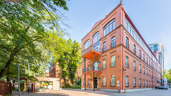 Профессора Попова улица, д. 37Б